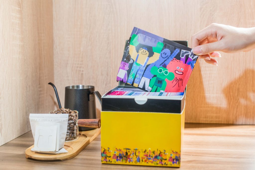 歐客佬 波隆那 世界插畫 聯名掛耳 咖啡禮盒 文青藝術 中秋節日 低卡禮盒 伴手禮 咖啡 Oklao Bologna World Illustrations Co-branded Hanging Ears Coffee Gift Box Literary Youth Art Mid-Autumn Festival Low Card Gift Box Souvenir Coffee