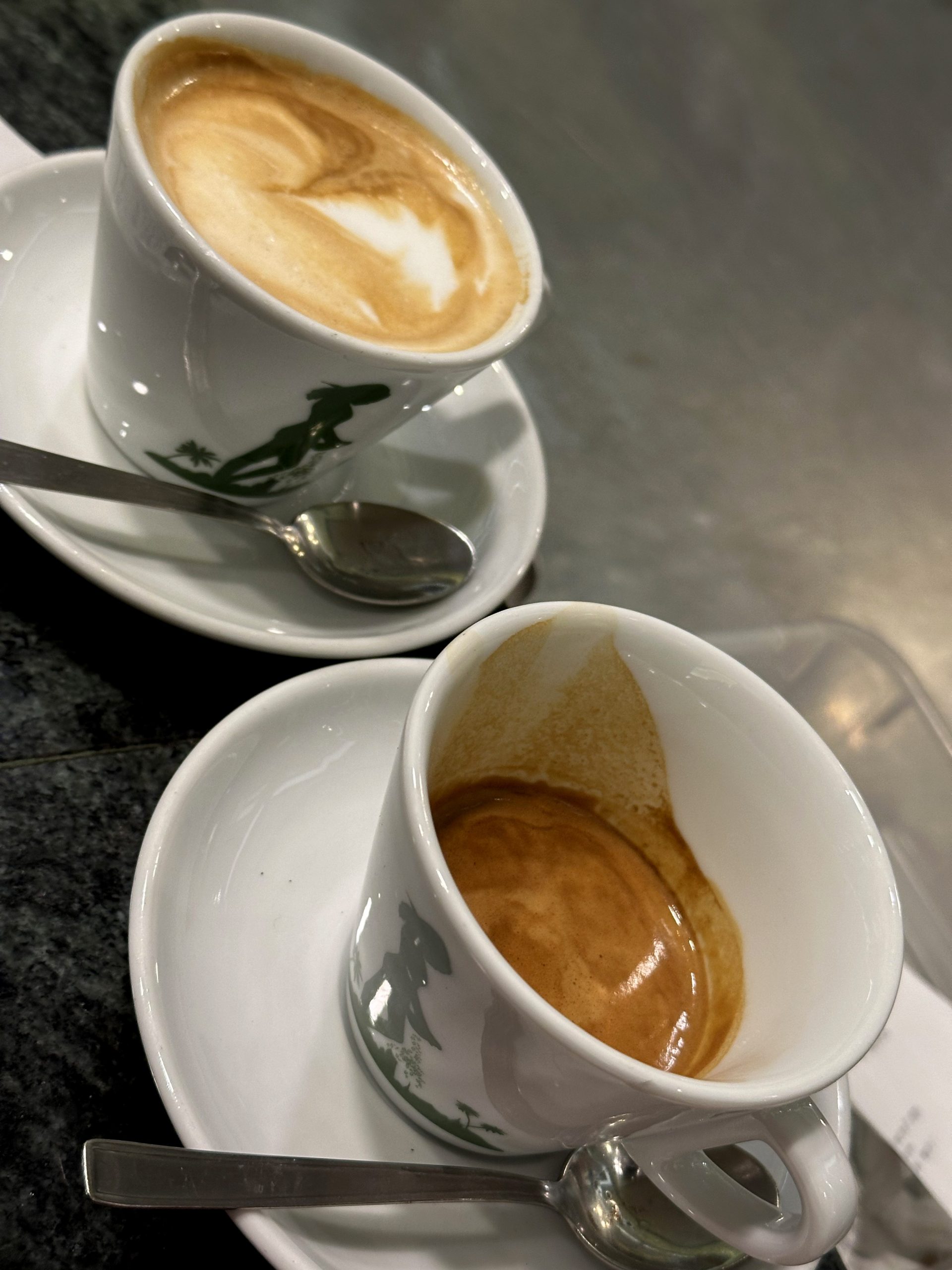 卡布奇諾 濃縮咖啡 咖啡館 咖啡因 拿鐵 瑪奇朵 美式咖啡 cappuccino espresso cafe caffeine latte macchiato americano