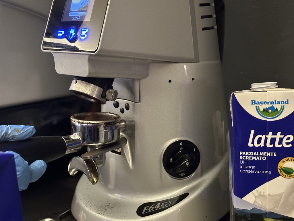 義式濃縮咖 濾壓 萃取 手動拉霸機 粉水比 佈粉 壓粉 磨豆機 Italian espresso filter press extraction manual slot machine powder to water ratio cloth powder pressed powder grinder