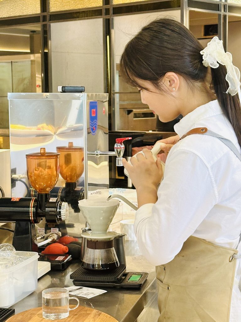 Coffee and Tea05205 咖啡知識家 2025咖啡推薦 咖啡知識 咖啡豆 咖啡豆推薦 精品咖啡 手沖咖啡 淺焙 餘韻 衣索比亞 肯亞 巴拿馬 瑰夏 耶加雪菲 2025 Coffee Recommendation Coffee Knowledge Coffee Beans Coffee Bean Recommendation Specialty Coffee Hand drip Coffee Light Roast Aftertaste Ethiopia Kenya Panama Gesha Yirgacheffe