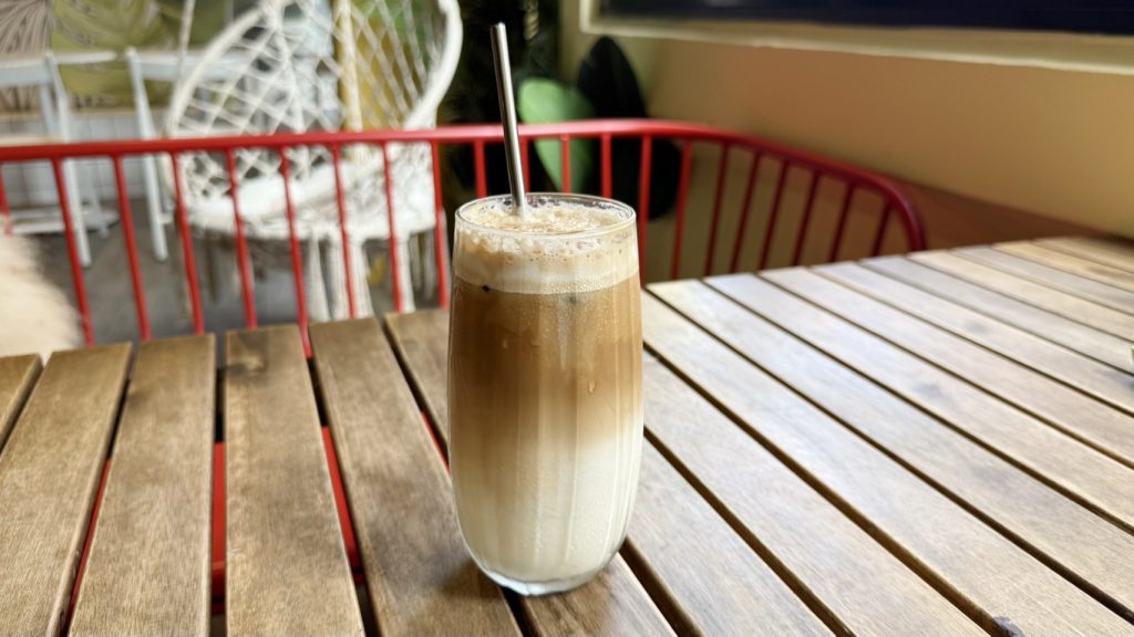 Americano vs Latte071504 咖啡知識家 2025咖啡推薦 咖啡知識 咖啡豆 咖啡豆推薦 精品咖啡 冰美式 咖啡因 明亮果酸 拿鐵 濃縮咖啡 咖啡控 2025 Coffee Recommendation Coffee Knowledge Coffee Beans Coffee Bean Recommendation Specialty Coffee Iced Americano Caffeine Bright Fruit Acid Latte Espresso Coffee Lover