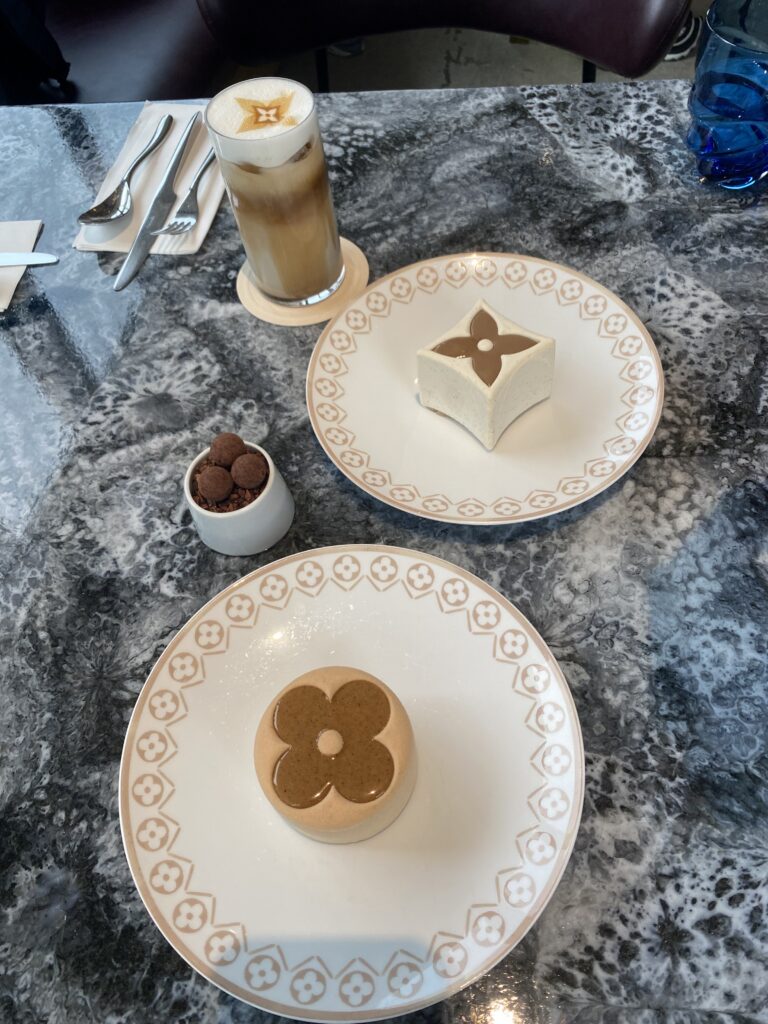 2025咖啡推薦 咖啡知識 精品咖啡 咖啡拉花 拿鐵 Louis Vuitton 咖啡廳 Le Café 法式甜點文化 巴黎甜點 2025 Coffee Recommendations Coffee Knowledge Specialty Coffee Latte Art Latte Louis Vuitton Coffee Shops Le Café French Dessert Culture Parisian Desserts