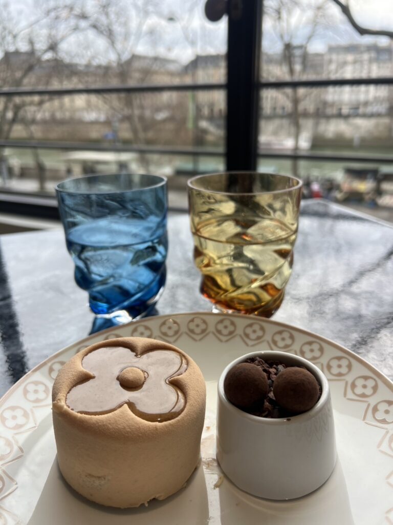 2025咖啡推薦 咖啡知識 精品咖啡 咖啡拉花 拿鐵 Louis Vuitton 咖啡廳 Le Café 法式甜點文化 巴黎甜點 2025 Coffee Recommendations Coffee Knowledge Specialty Coffee Latte Art Latte Louis Vuitton Coffee Shops Le Café French Dessert Culture Parisian Desserts