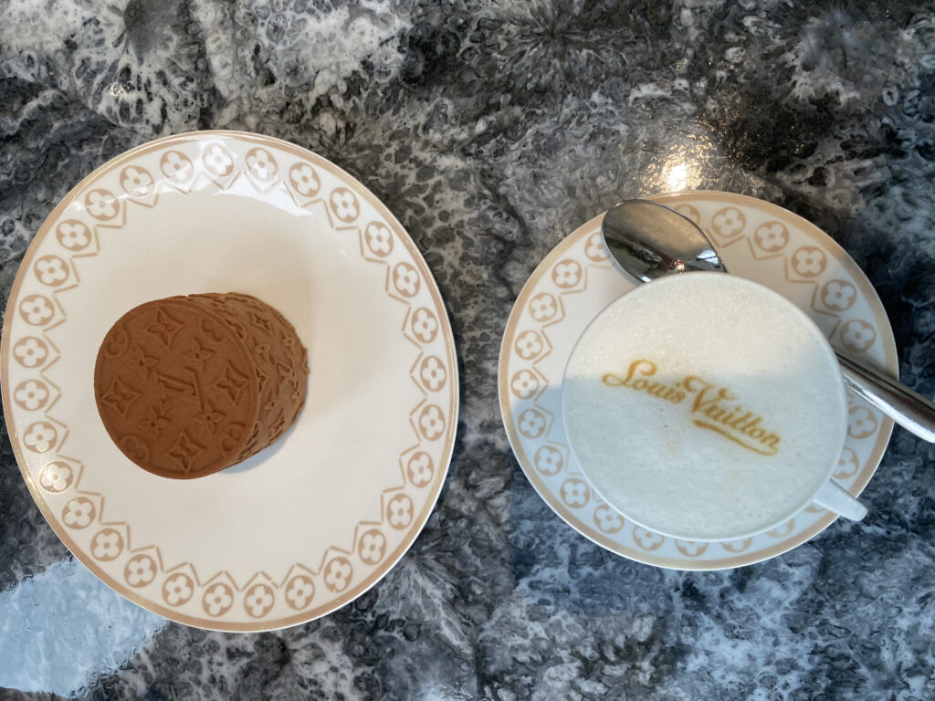 2025咖啡推薦 咖啡知識 精品咖啡 咖啡拉花 拿鐵 Louis Vuitton 咖啡廳 Le Café 法式甜點文化 巴黎甜點 2025 Coffee Recommendations Coffee Knowledge Specialty Coffee Latte Art Latte Louis Vuitton Coffee Shops Le Café French Dessert Culture Parisian Desserts